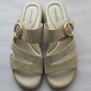 BareTraps Women's Cream Sandals with Gold Buckle 8